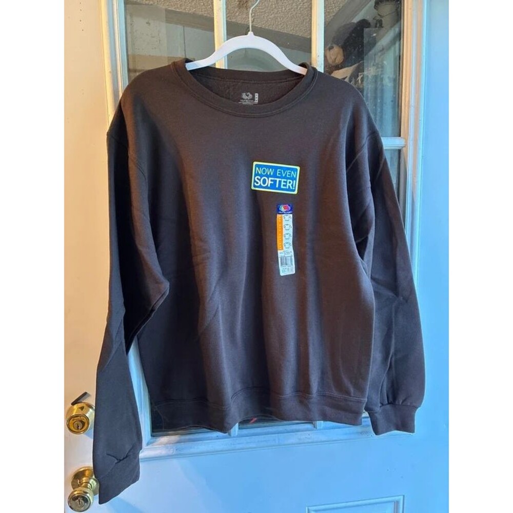 NWT: fruit of loom sweatshirt ( M)